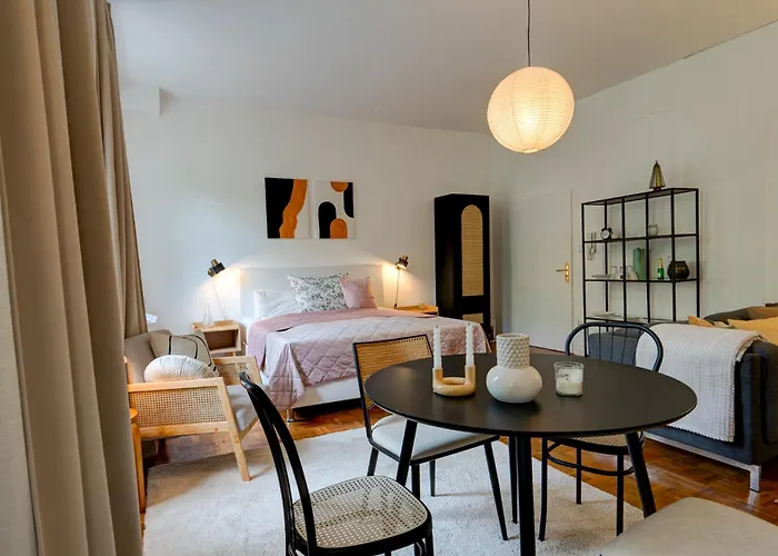 Mit 2 Schlafzimmern Am Bergpark Wilhelmshoehe * Kassel